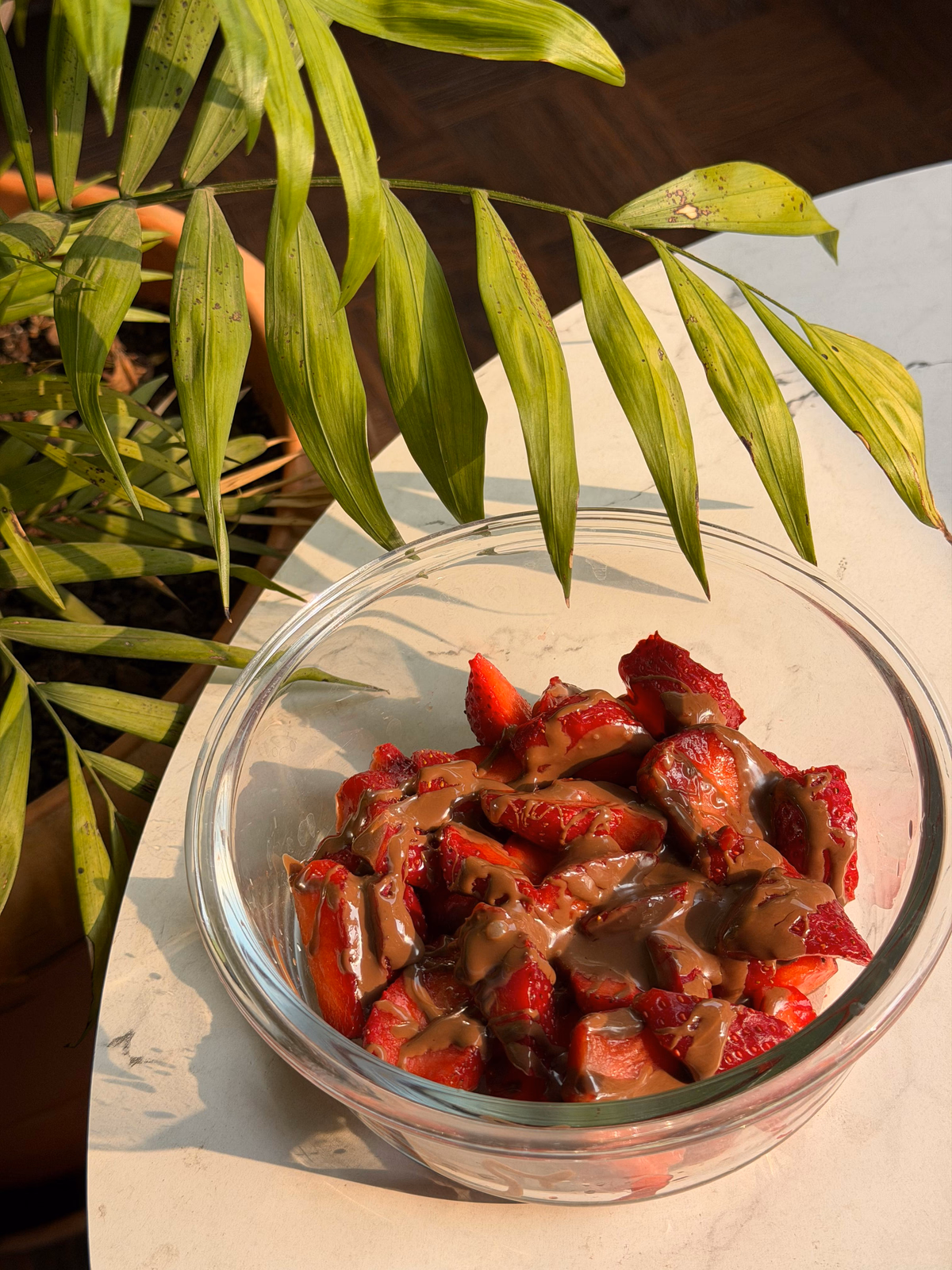 10-Minute Strawberries with Chocolate Crème