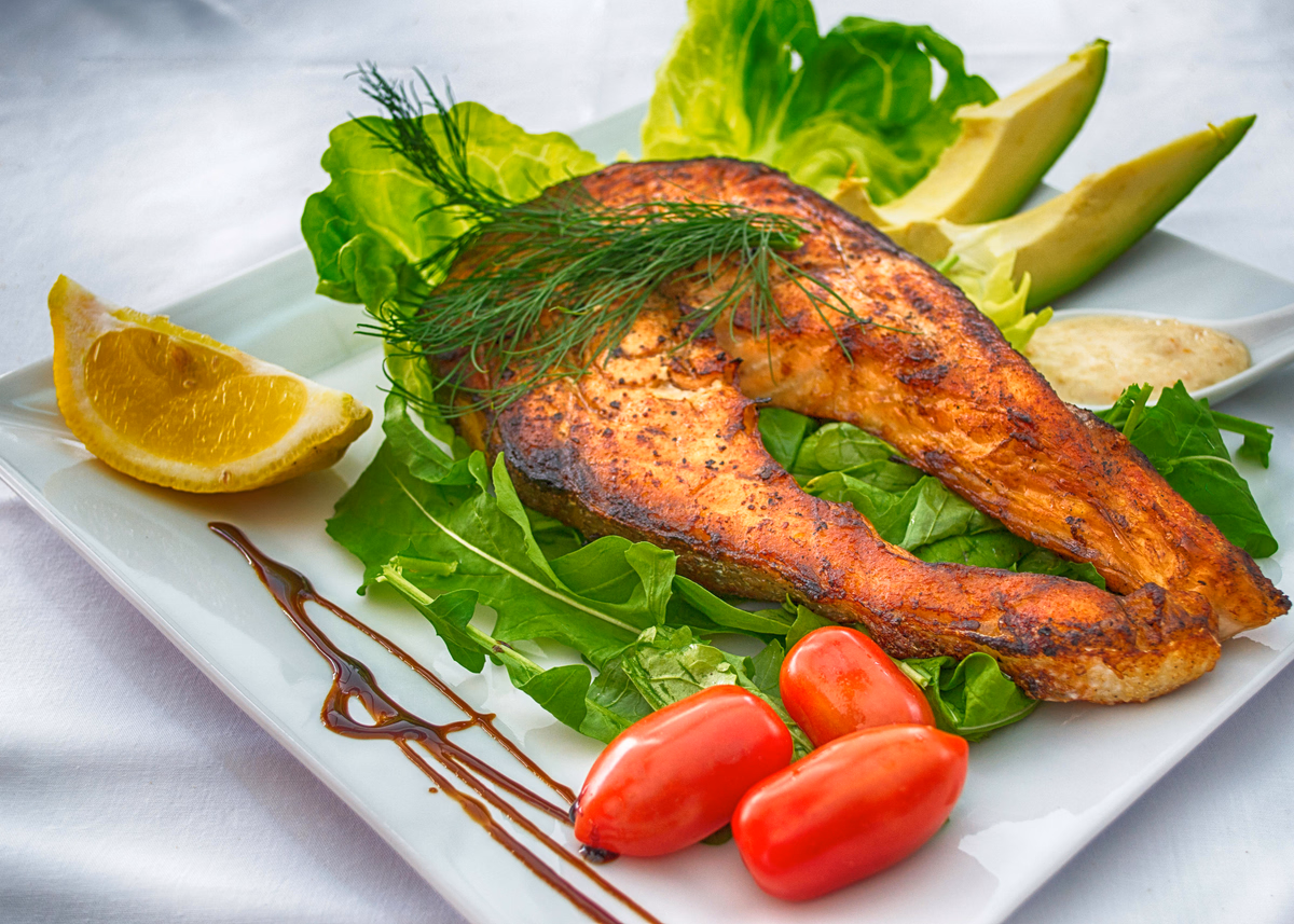 Quick Broiled Salmon with Yogurt Dill Sauce