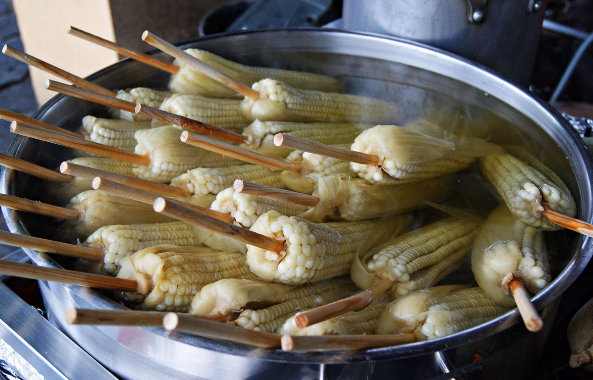 Steamed Mexican Corn on the Cob